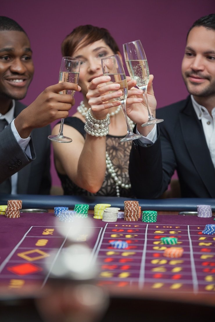 togel118 platform interface showing football markets, live-dealer tables, and slot games across mobile and desktop